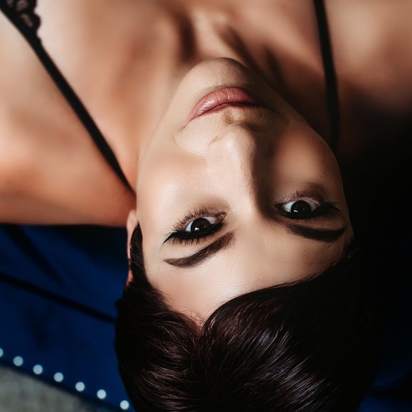 Meet your Posher, Amber - Picture 1 of 2